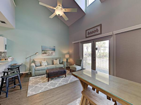 Awesome home in Destin with Outdoor swimming pool and 2 Bedrooms